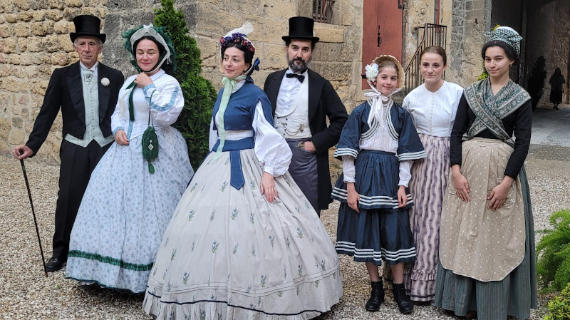 Photo de groupe Coudre l'Histoire au Château de l'Emperi, Nuit des musées 2023