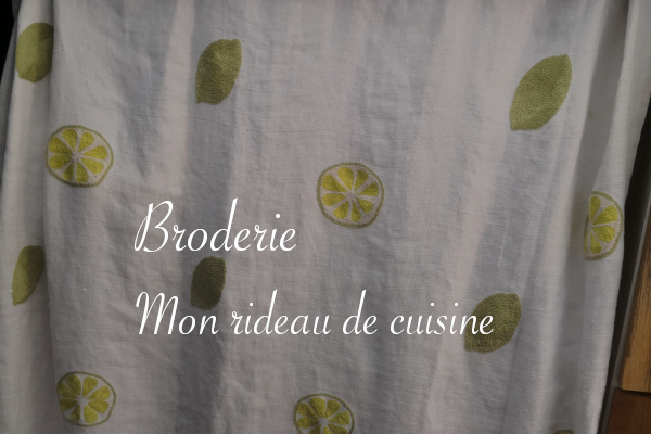 rideau de cuisine brodé de citrons verts - anar(t)chie, journal de bord