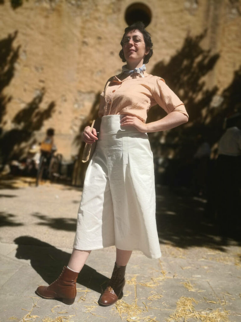 photo de moi en costume années 1930 avec ma jupe culotte