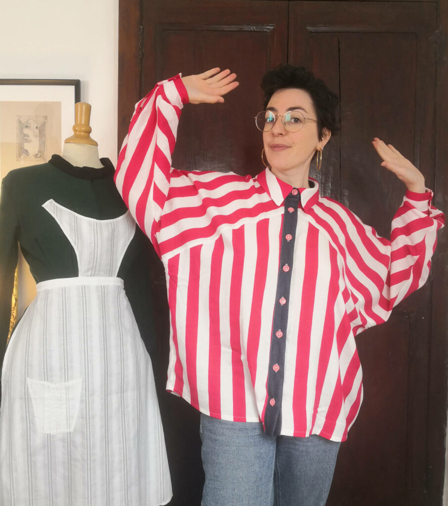 chemise Atelier Brunette sortie du pantalon