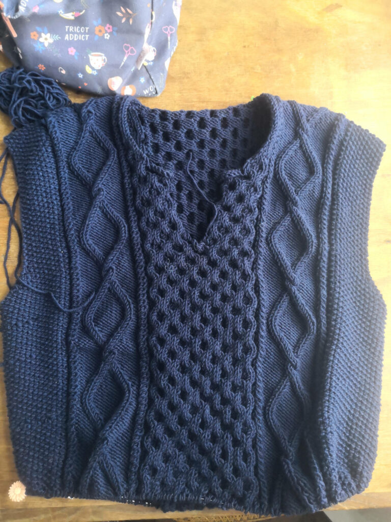 Dagmar zipper sweater de Petite Knit en cours devant