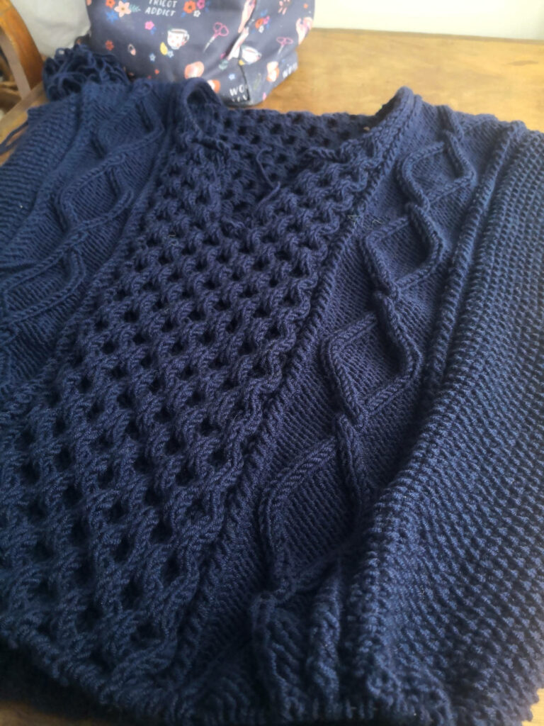 détail du Dagmar Zipper Sweater de Petite Knit