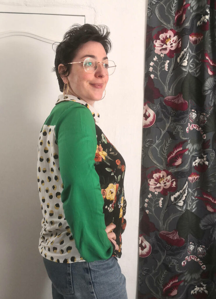 vue de côté de la chemise Simona en chutes de viscose