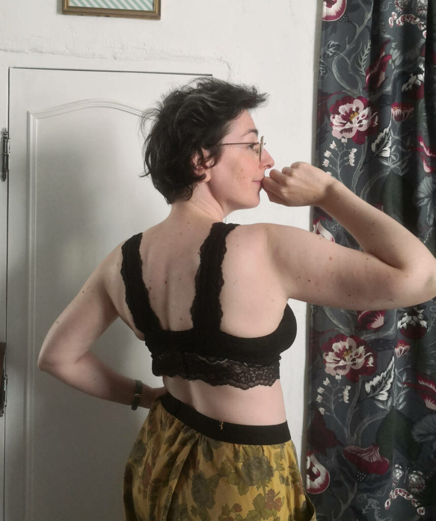 brassière Onde en dentelle noire de Eclipse lingerie studio