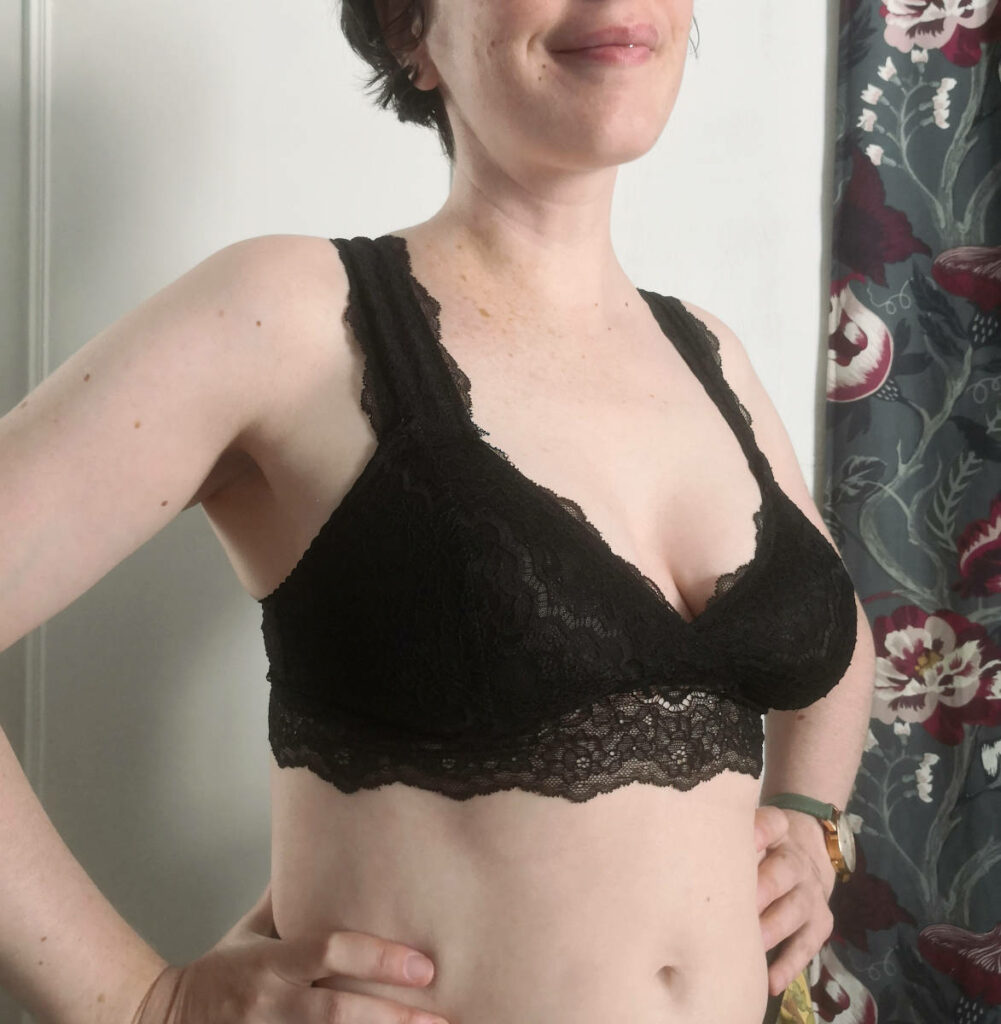 détail de la brassière Onde devant